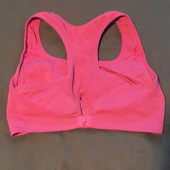 Set of four sports bras size large - Picture 7 of 8